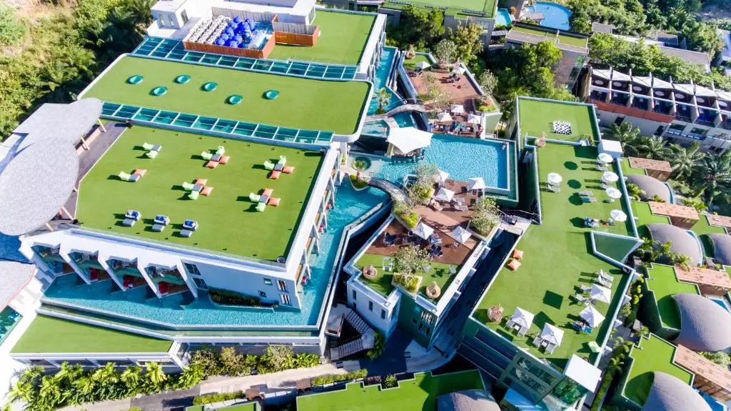 Crest Resort and Pool Villas